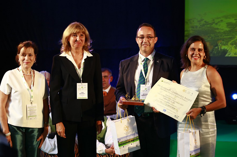 La Fundacin de los Ferrocarriles Espaoles recibe el Premio Especial de la IX edicin del Premio Europeo de Vas Verdes por la App Vas Verdes y Red Natura 2000