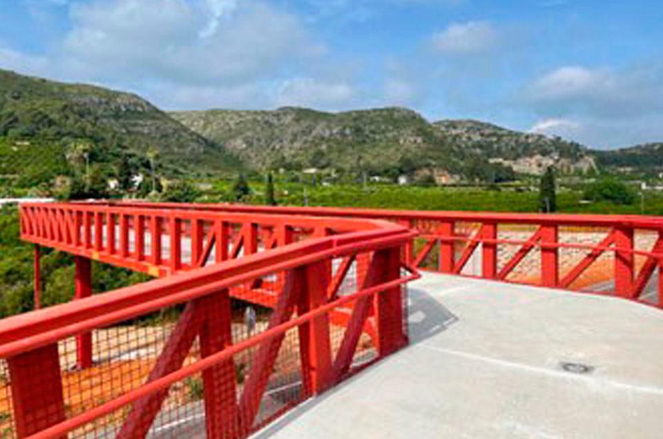 La nueva pasarela del Camino Natural de lAntic Trenet ya en servicio