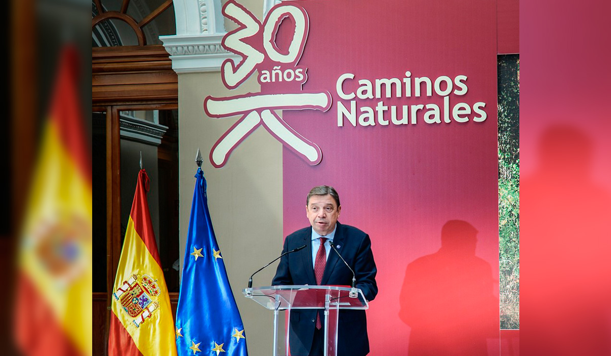 El ministro de Agricultura, Luis Planas, recuerda las Vas Verdes y el origen ferroviario de los Caminos Naturales  