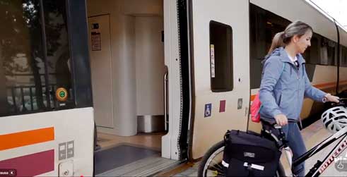 Viaje en tren a tu ritmo al Camino Natural Va Verde del Aceite